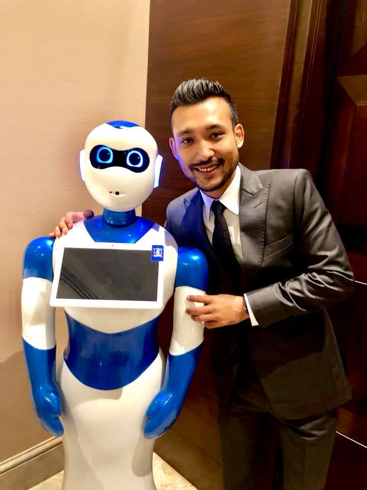 Pari robotic shop